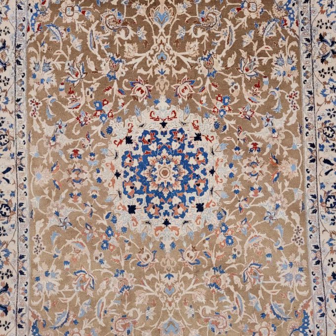 Los 874: Nain, 20. Jahrhundert, Wolle, Seide, 215 x 123 cm, Zustand B/C (kleine Flecken) – Bild 3