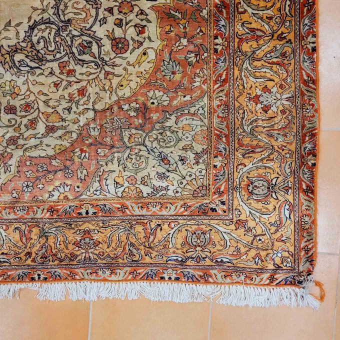 Los 876: Kayserie, Seide, Metallbroschierung, um 1920, 241 x 165 cm, Zustand C – Bild 3