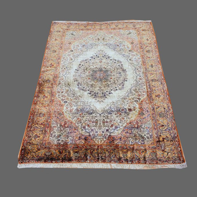 Los 876: Kayserie, Seide, Metallbroschierung, um 1920, 241 x 165 cm, Zustand C