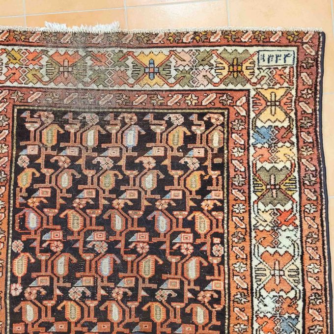 Los 885: Hamadan, datiert 1332 (=1914), 372 x 123 cm, Zustand C/D (restauriert) – Bild 4