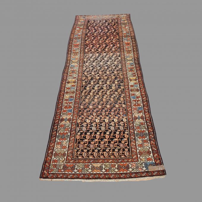 Los 885: Hamadan, datiert 1332 (=1914), 372 x 123 cm, Zustand C/D (restauriert)