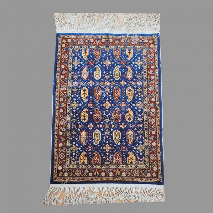 Los 895: Hereke, Seide, 20. Jh., signiert, 63 x 45 cm, Zustand B