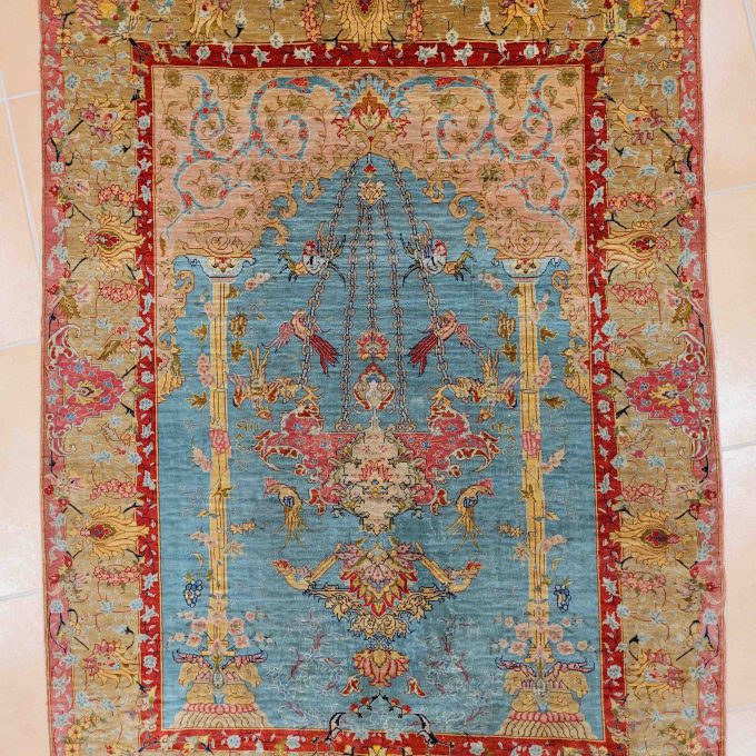 Los 902: Hereke, Seide, signiert, 114 x 83 cm, Zustand B/C – Bild 4