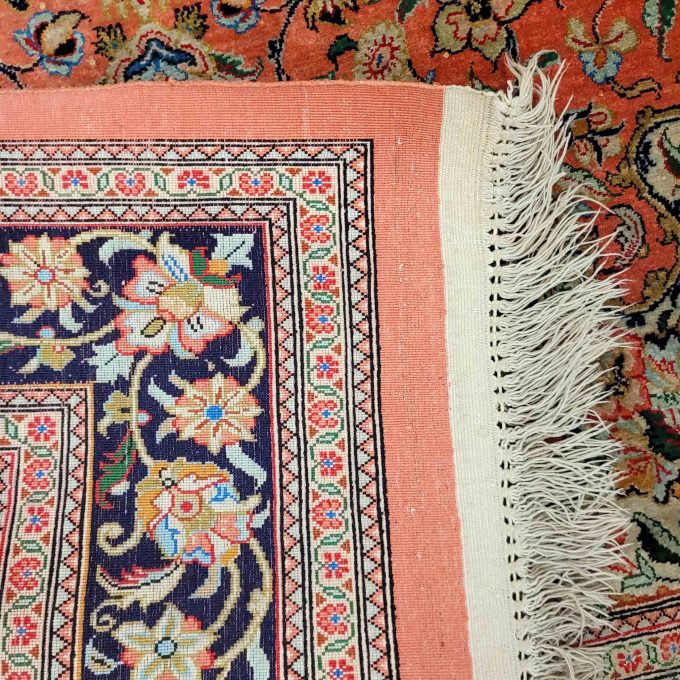 Los 907: Hereke, Seide, 20. Jh., 125 x 78 cm, Zustand B/C – Bild 2