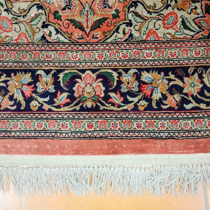 Los 907: Hereke, Seide, 20. Jh., 125 x 78 cm, Zustand B/C – Bild 3