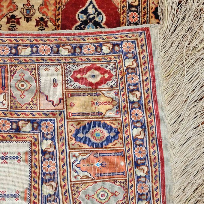 Los 926: Hereke, Seide, 20. Jh., 96 x 58 cm, Zustand B – Bild 2