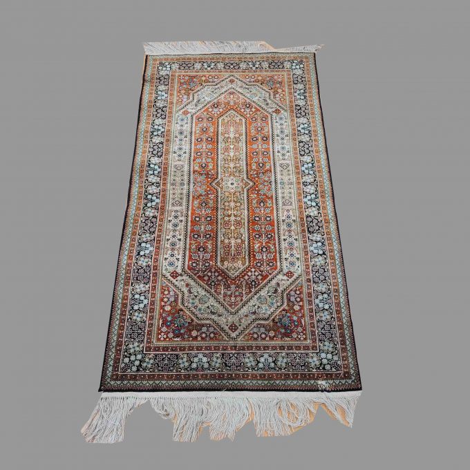 Los 928: Teppich China, Seide, 123 x 63 cm, Zustand C (Reparatur)
