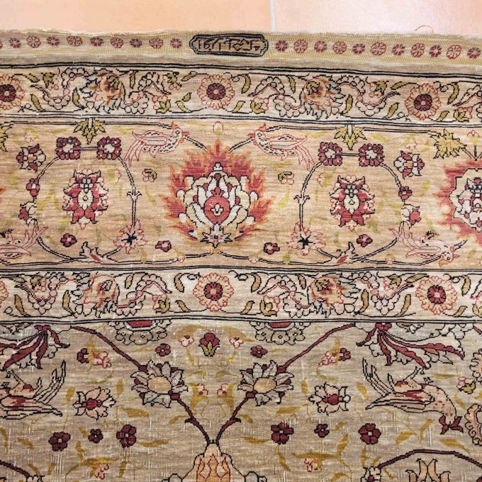 Los 932: Hereke, Seide, signiert, 175 x 118 cm, Zustand B/C – Bild 3