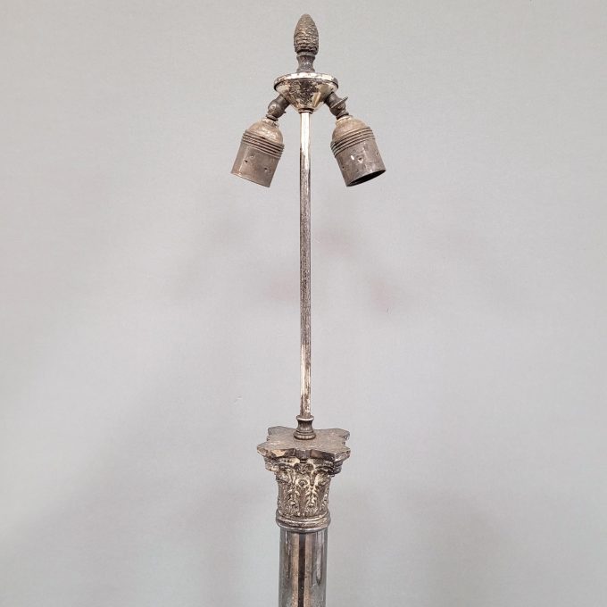 Los 563: Große Tischlampe in Säulenform – Bild 2