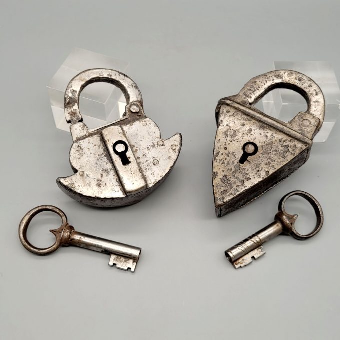 Los 572: Zwei Vorhängeschlösser