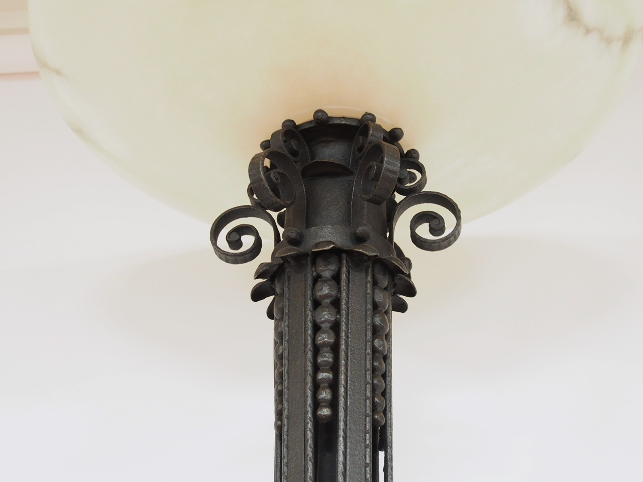 Los 766: Großer Art-Déco-Deckenfluter – Bild 3