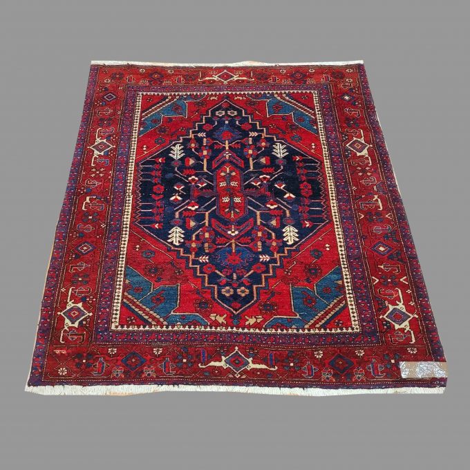 Los 940: Heriz, um 1940, 154 x 137 cm, Zustand B/C