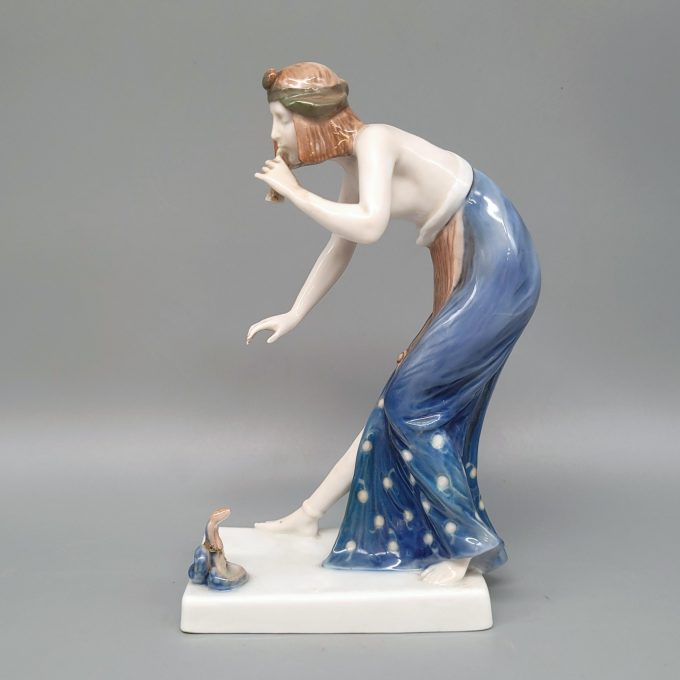 Los 109: Schlangenbeschwörerin