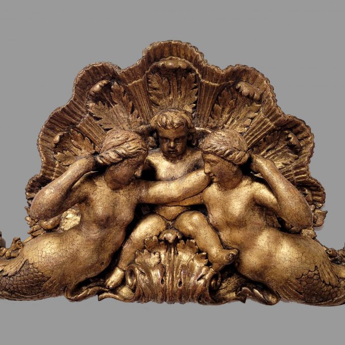 Los 307: Putto zwischen zwei Meerweibchen – Bild 2