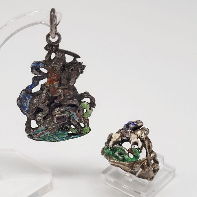 Los 598: Anhänger und Ring mit "Hl. Georg, dem Drachentöter"