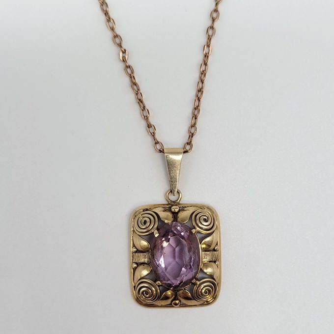 Los 692: Collier