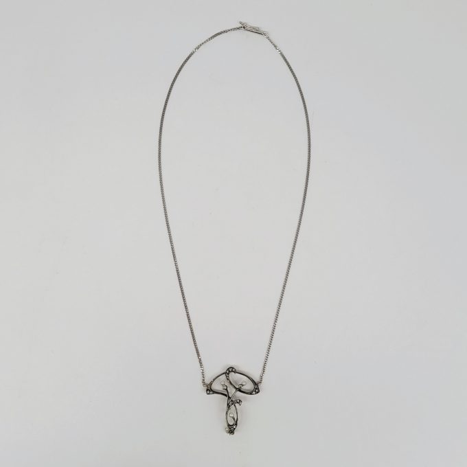 Los 694: Collier