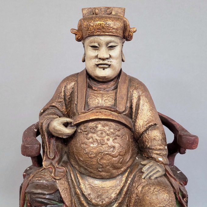 Los 718: Sitzende Wächterfigur – Bild 2