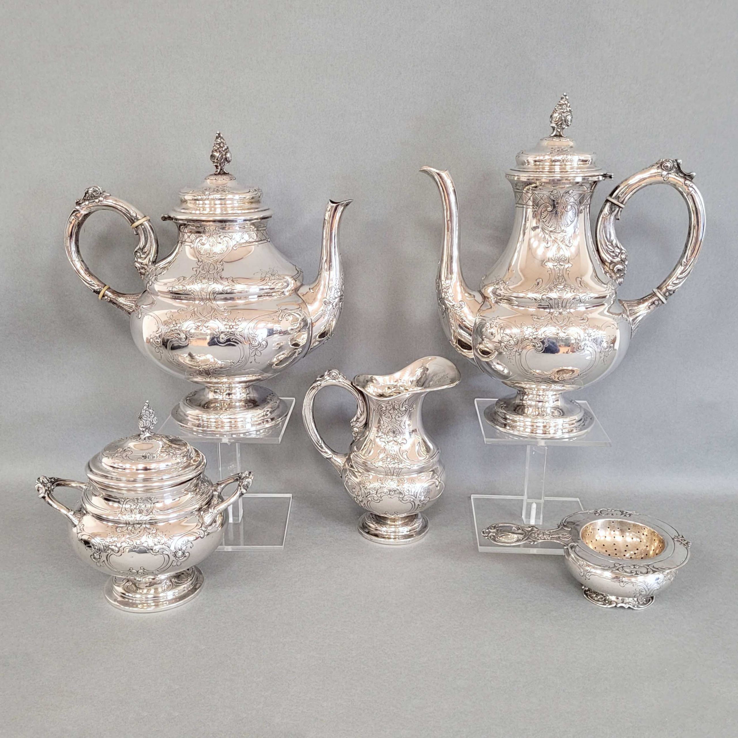 Los 75: Teekanne, Kaffeekanne, Milch und Zucker mit Zuckerzange