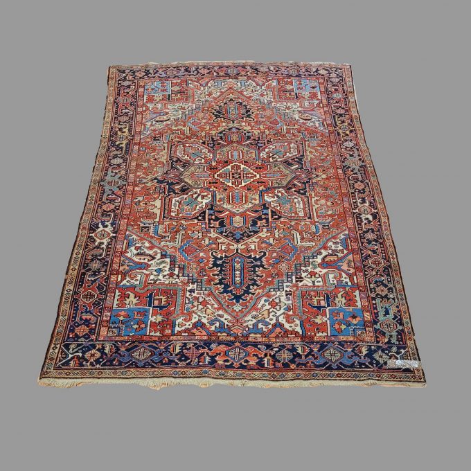 Los 775: Heriz, um 1910, 330 x 240 cm, Zustand C/D