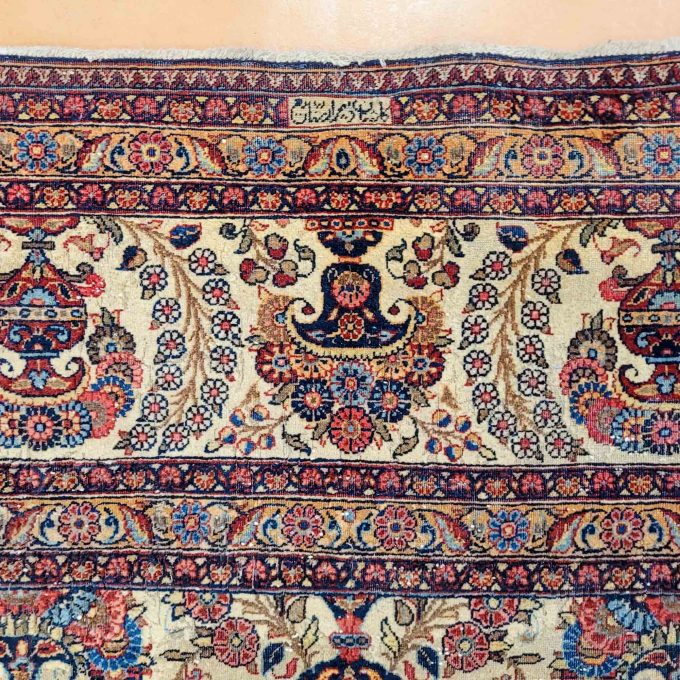 Los 776: Kirman, signiert, um 1900, 370 x 265 cm, Zustand D (alte Mottenschäden) – Bild 4