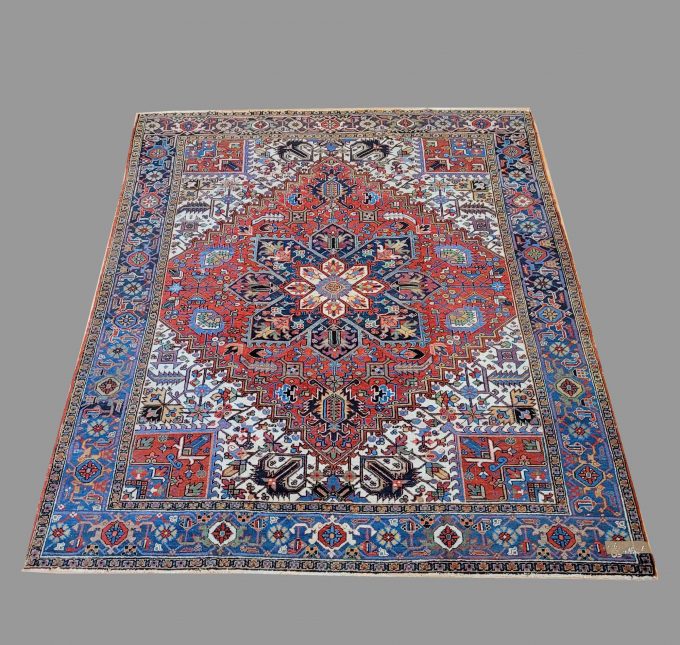 Los 783: Heriz, um 1930, 296 x 245 cm, Zustand C/D