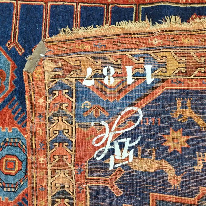 Los 819: Kazak, um 1930, 430 x 125 cm, Zustand C (restauriert) – Bild 2