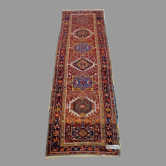 Los 820: Heriz, um 1920, 323 x 96 cm, Zustand C