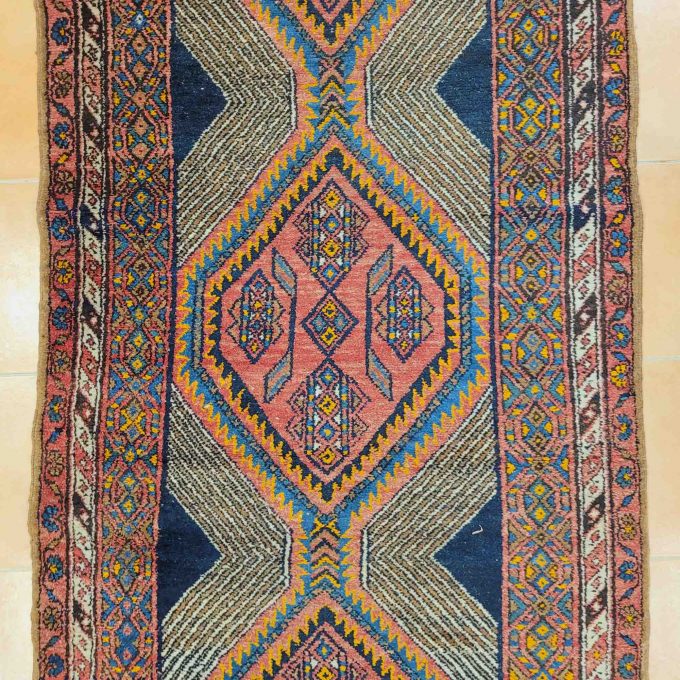 Los 821: Hamadan (Bibikabad), um 1930, 420 x 85 cm, Zustand B/C – Bild 3