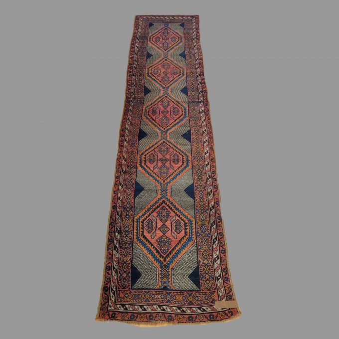 Los 821: Hamadan (Bibikabad), um 1930, 420 x 85 cm, Zustand B/C