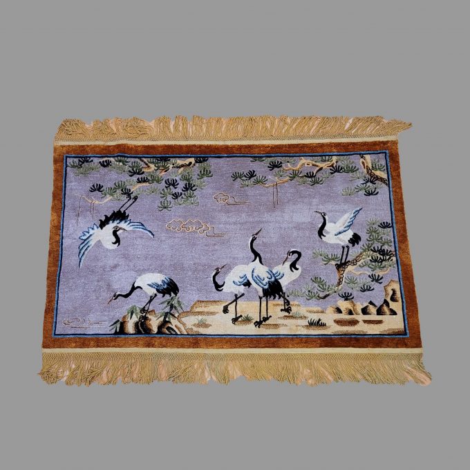 Los 833: Teppich mit Kranichen, Seide, China 20. Jahrhundert,93 x 152 cm, Zustand B