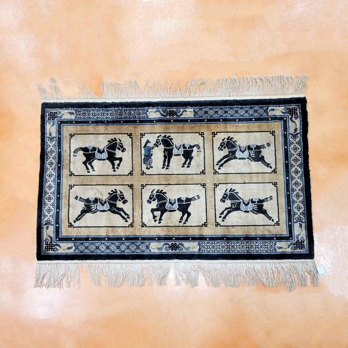 Los 836: Teppich China, Seide, um 1950, 85 x 135 cm, Zustand B/C