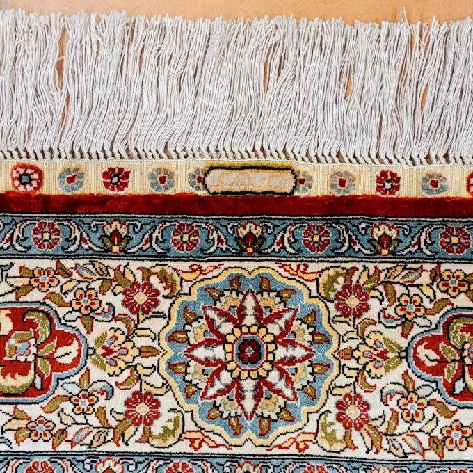 Los 839: Hereke, Seide, signiert, 20. Jahrhundert, 169 x 108 cm, Zustand B – Bild 3