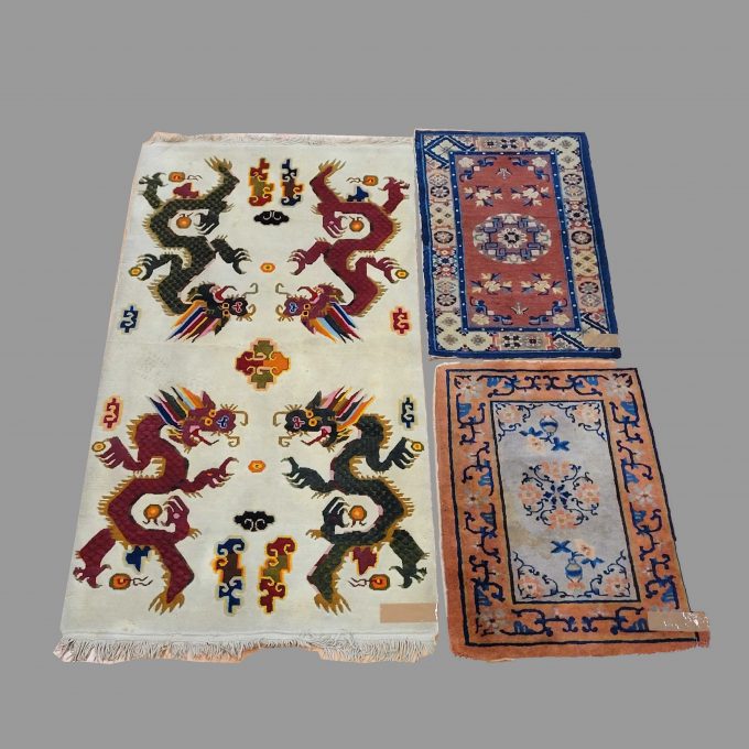 Los 843: Drei Teppiche China, um 1920/1940, 174 x 92 cm, 90 x 64 cm, 97 x 58 cm, Zustand C