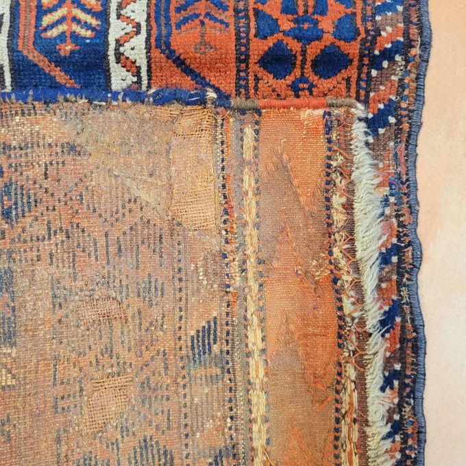 Los 845: Drei Teppiche Belutsch, Ende 19. Jahrhundert, bis zu 115 x 60 cm, Zustand C/D – Bild 2