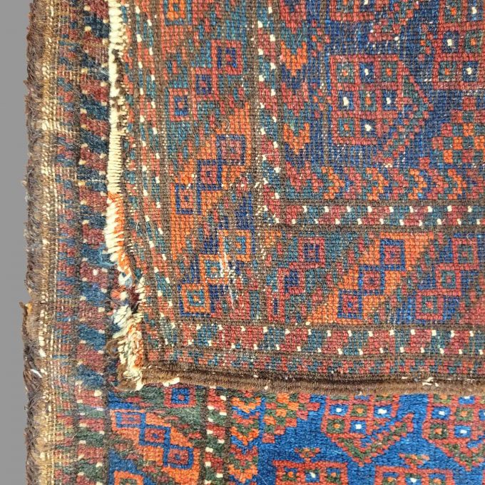 Los 845: Drei Teppiche Belutsch, Ende 19. Jahrhundert, bis zu 115 x 60 cm, Zustand C/D – Bild 4