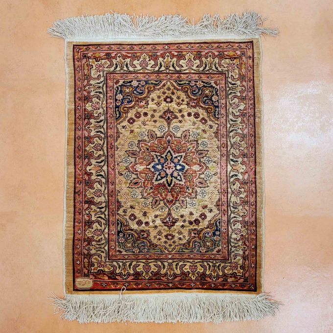 Los 847: Hereke, Seide, signiert, 20. Jahrhundert, 60 x 47 cm, Zustand B