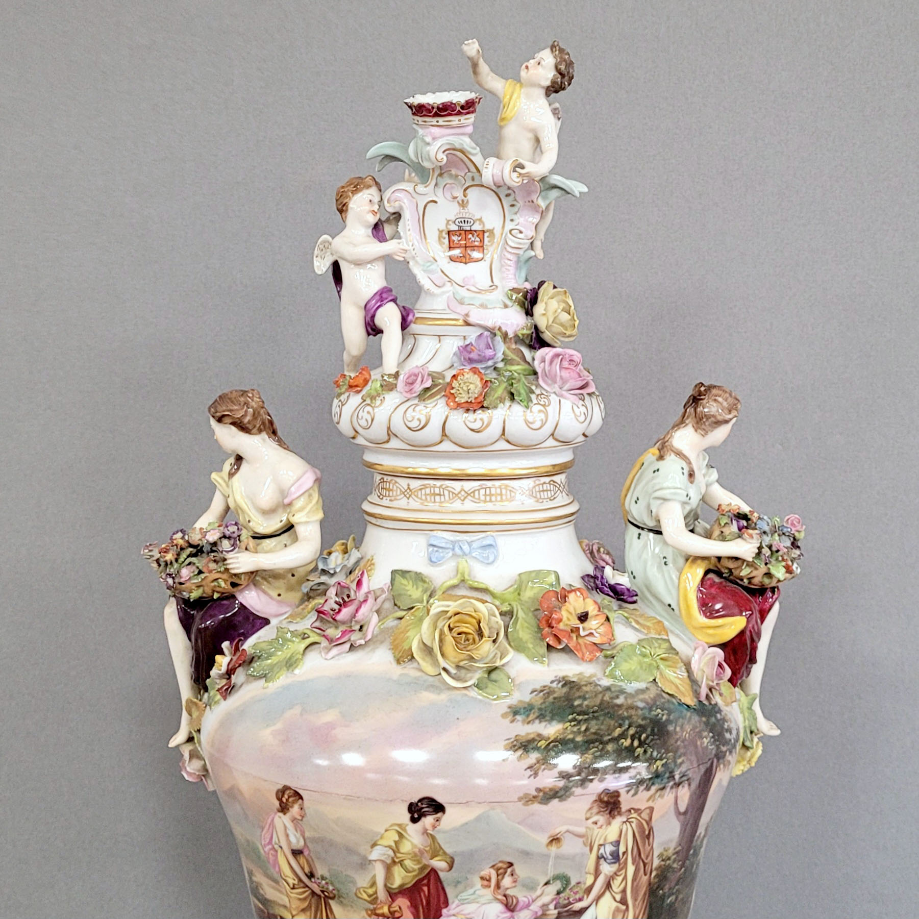 Los 139: Große Deckelvase auf Standsockel – Bild 2