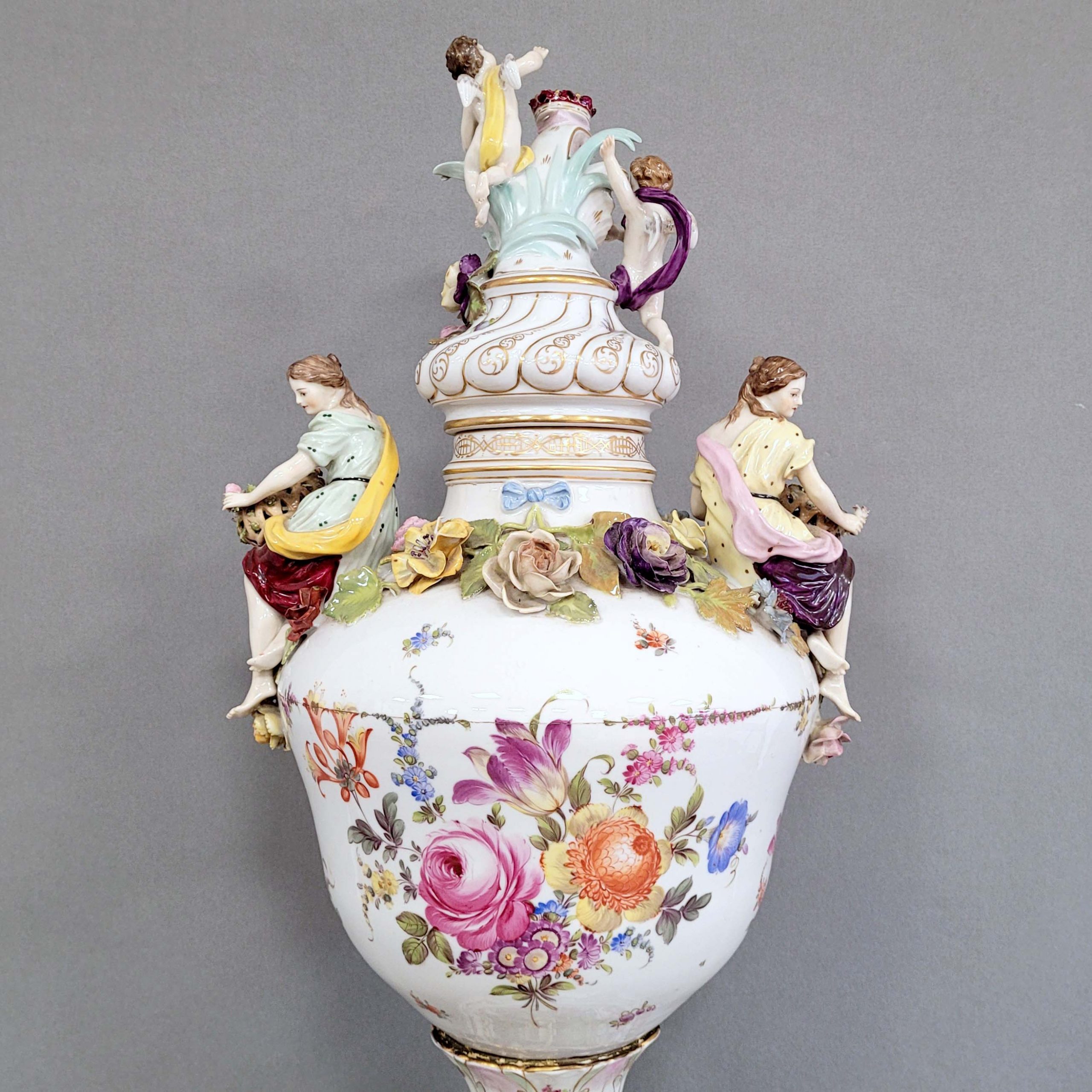 Los 139: Große Deckelvase auf Standsockel – Bild 6