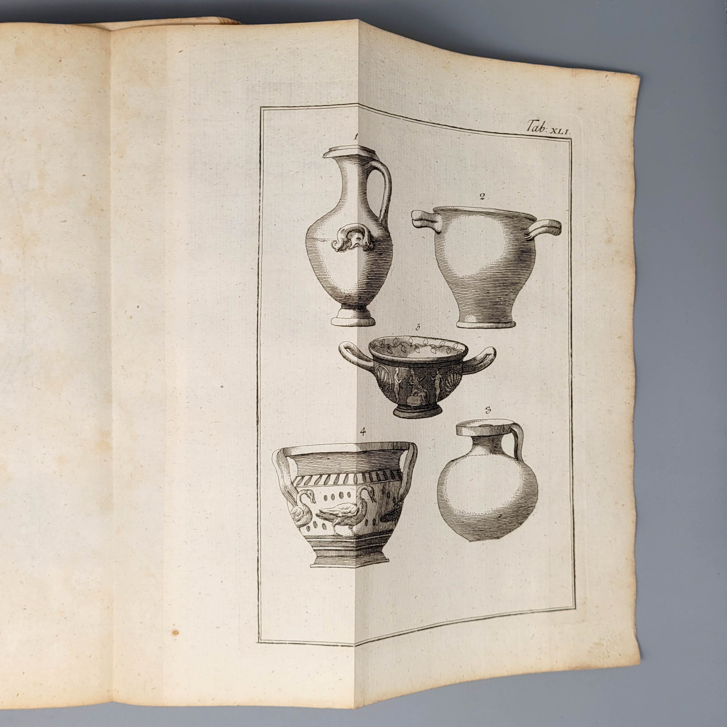 Los 54: CAYLUS, Anne-Claude-Philippe, Comte de: Des Herren Grafen Caylus Sammlung von Aegyptischen, Hetrurischen, Griechischen und Römischen Alterthümern – Bild 3