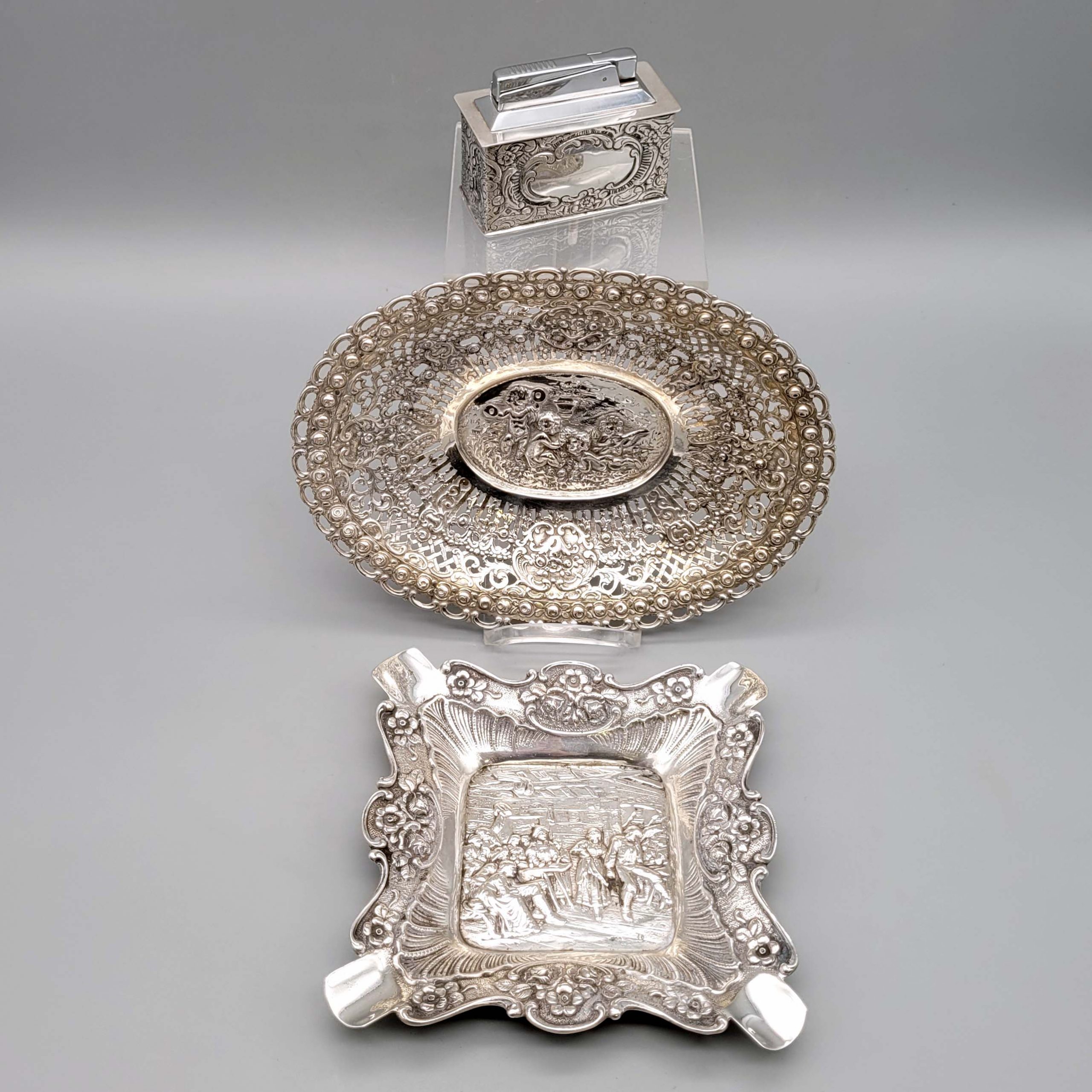 Los 163: Kleine Schale mit durchbrochenem Rand, ein Aschenbecher und ein Tischfeuerzeug