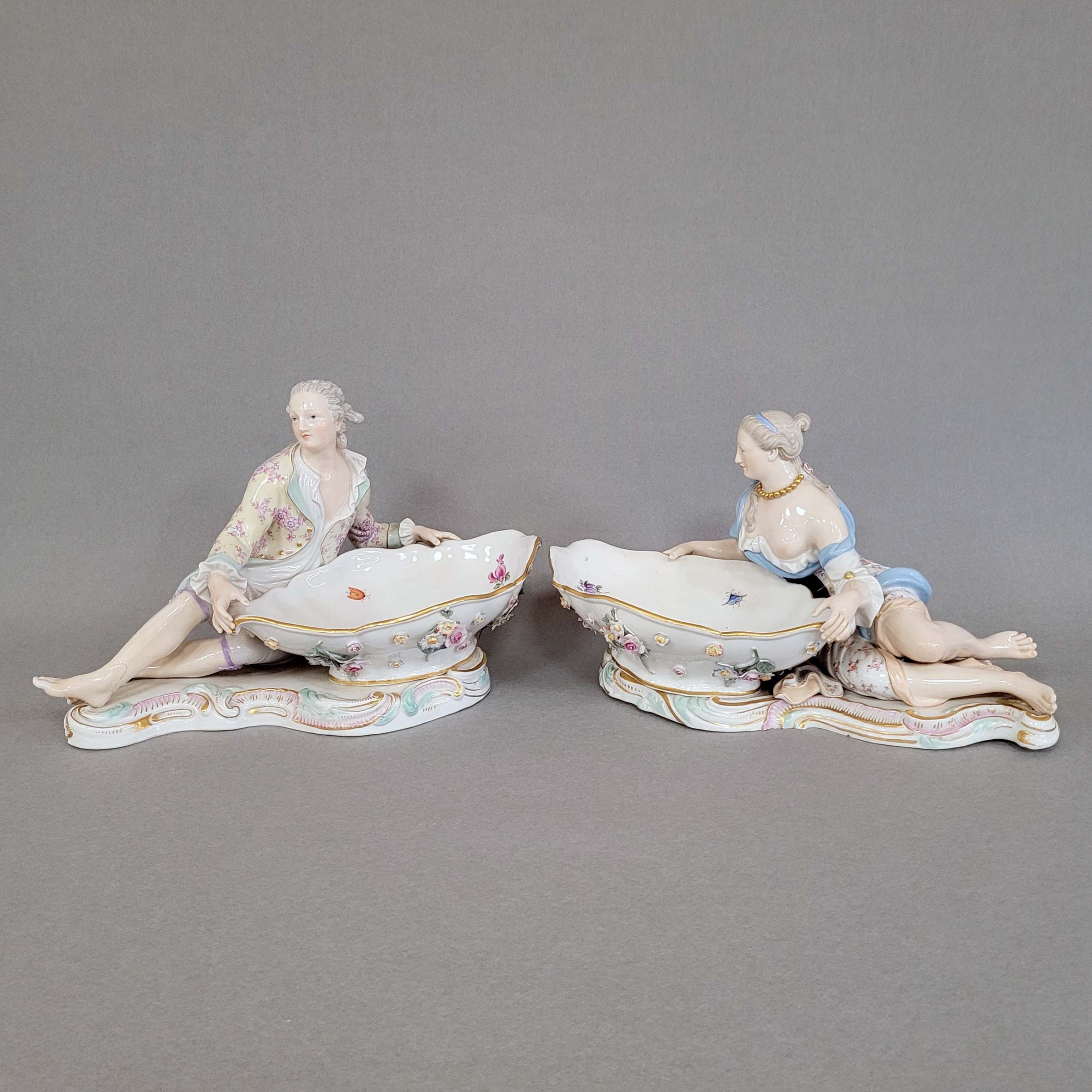 Los 175: Paar große Gewürz- oder Konfektschalen mit Kavalier und galanter Dame – Bild 2