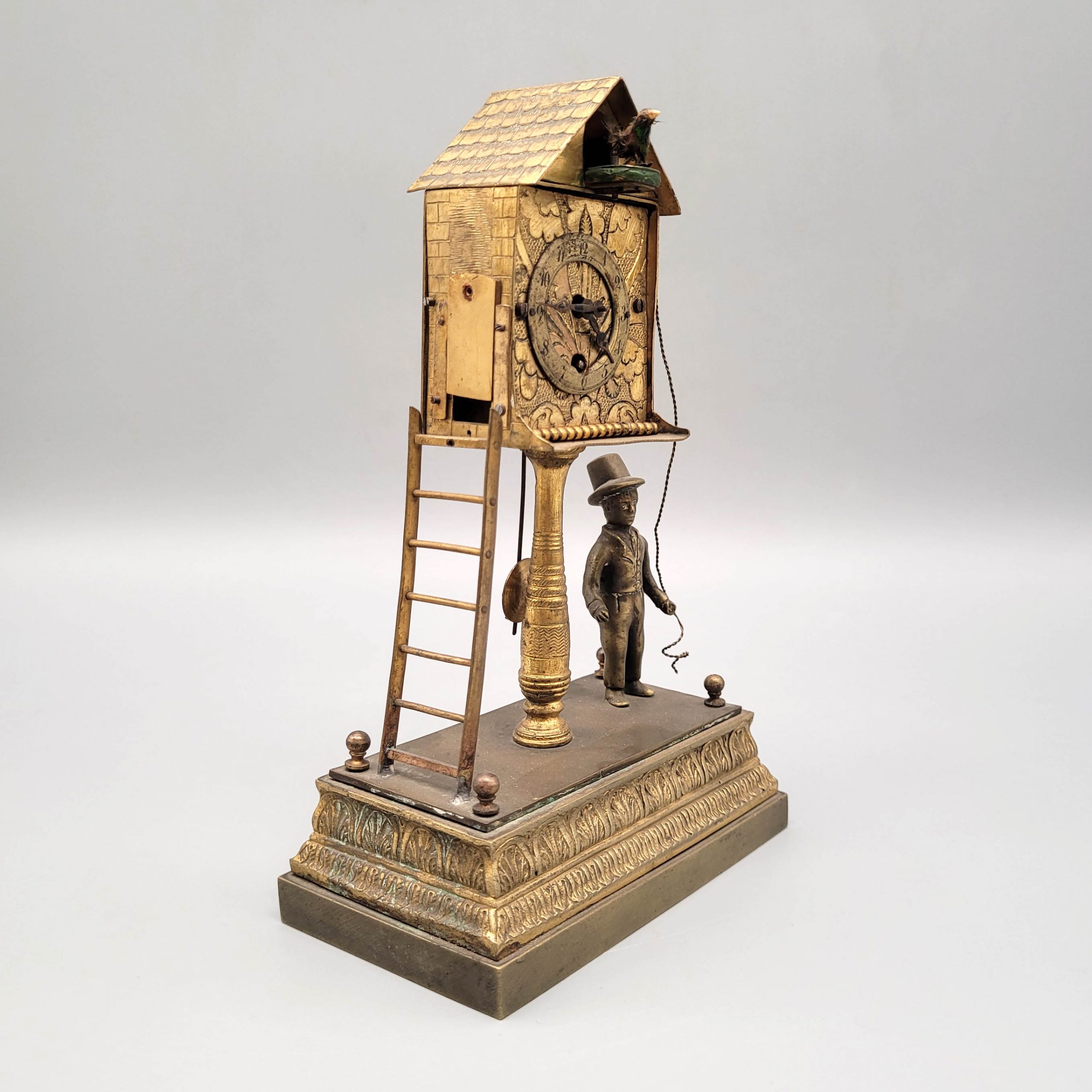 Los 410: Kleine Tischuhr in Form einer Kuckucksuhr – Bild 2