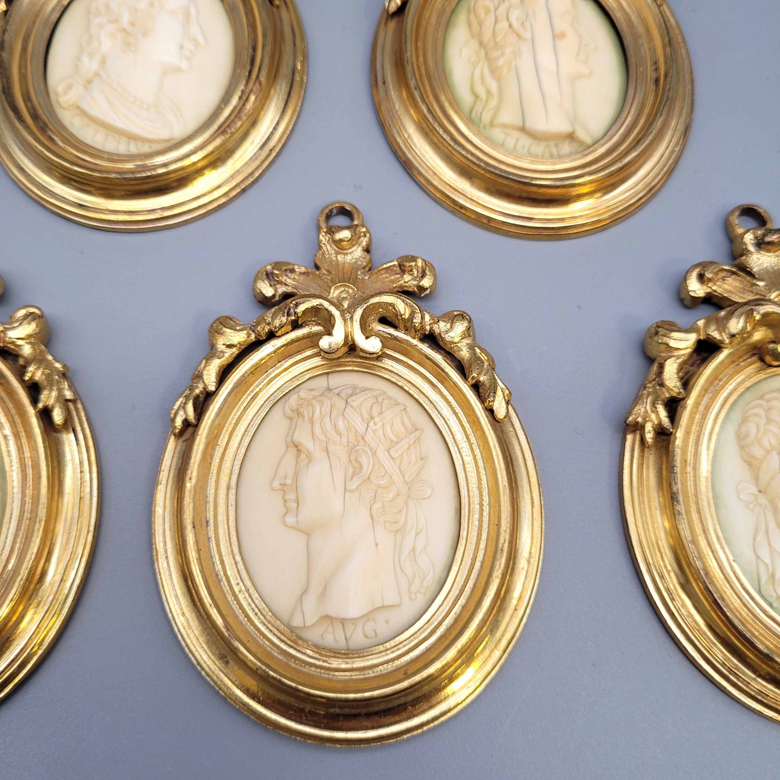 Los 482: Satz von fünf Porträtköpfen römischer Herrscher und Herrscherinnen – Bild 2