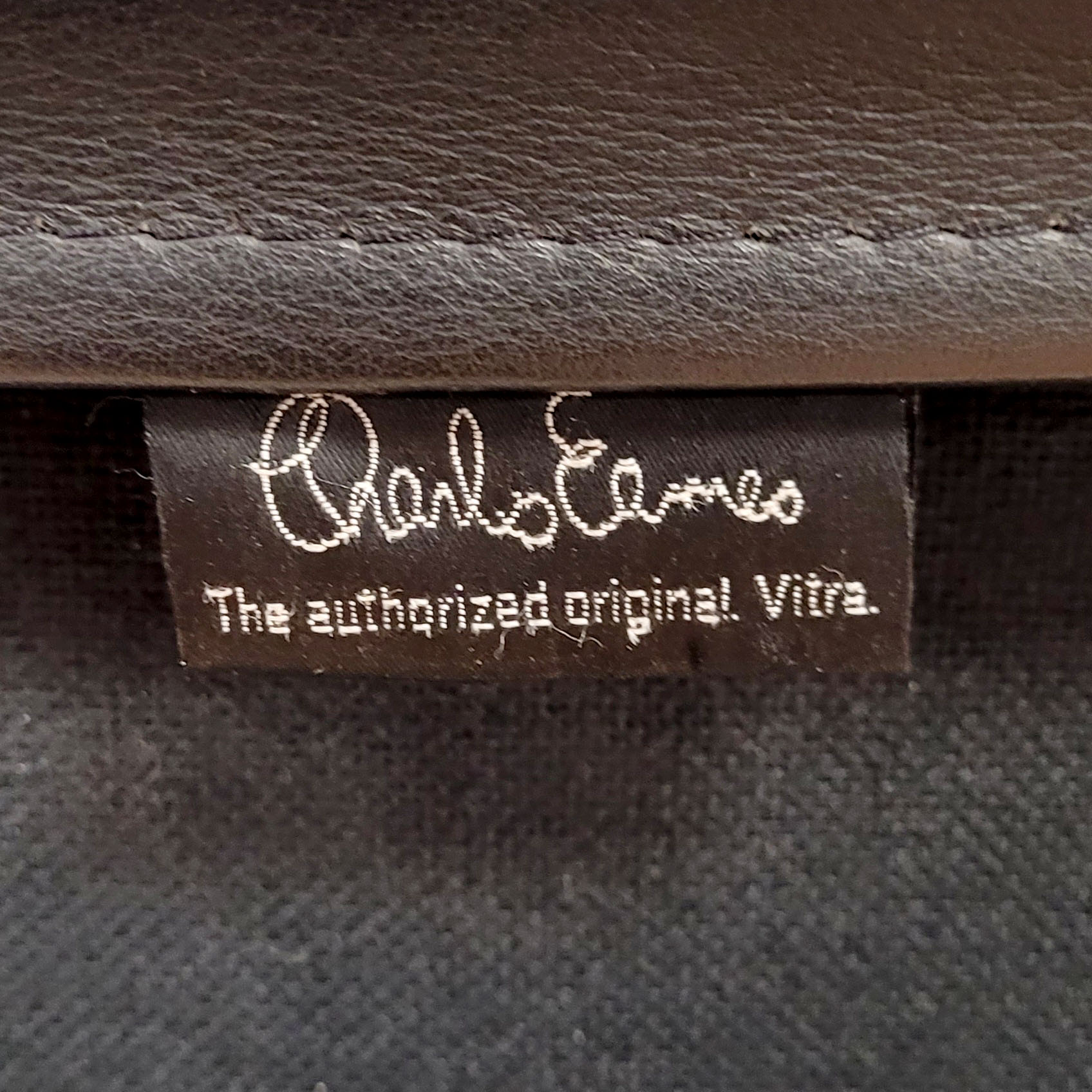 Los 515: EAMES, Charles: Vitra Soft-Pad Armlehndrehstuhl EA 219 – Bild 4