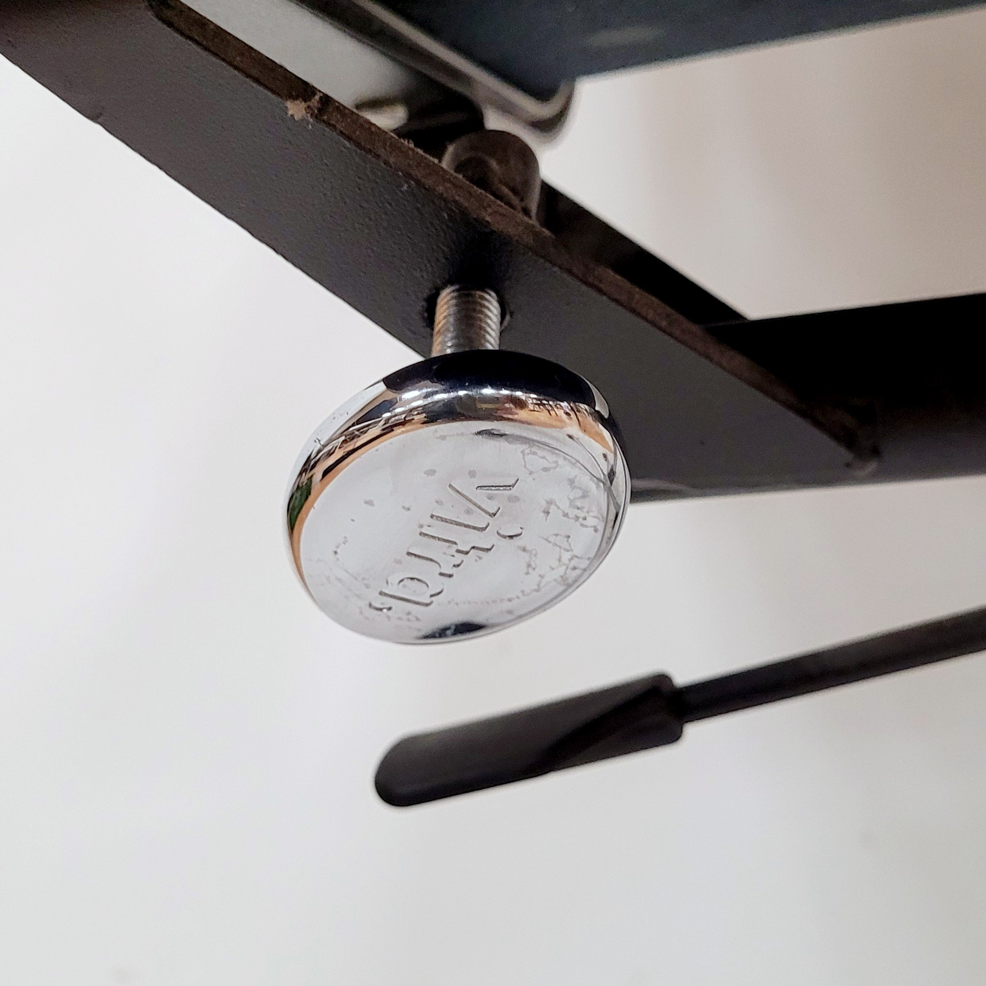 Los 515: EAMES, Charles: Vitra Soft-Pad Armlehndrehstuhl EA 219 – Bild 5