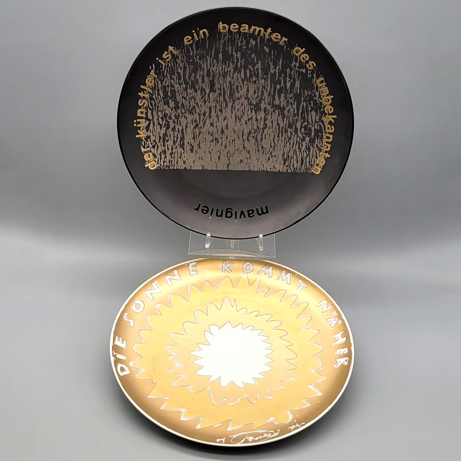 Los 627: PIENE, Otto: Zwei Künstlerteller von Otto Piene und Mavignier